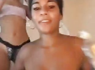 2 Spanish girls dancing and striping in underwear on Periscope