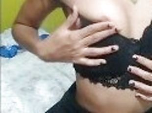 grabo un video para mi novio para que se acuerde de mi rico coño