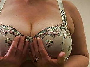 My wife shows off her wonderfull heavy titts in bra 