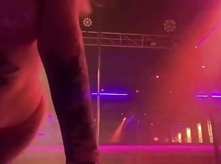Topless blonde stripper bends and twerks for you