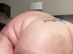 Mommy horny in the hotel