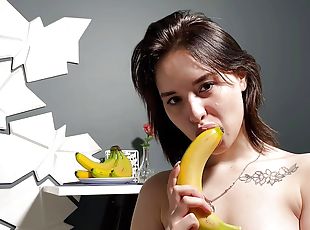 Karolina Gemain masturbates her wet pussy with a banana