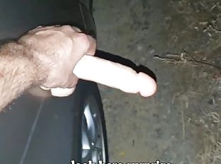 Surpresa puta! Colei um dildo no meu carro. ele adorou e meteu tudo no cu.A minha piça também entrou