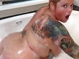 Fun in the tub ????