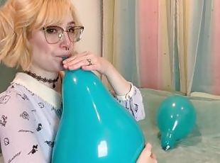 Same 14’’ Balloon, 1 Pre-stretched and 1 New (blow to pop, nail to pop)